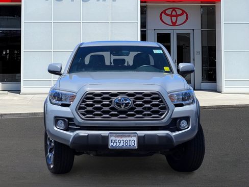 Used 2021 Toyota Tacoma TRD Off-Road w/ TRD Premium Off Road Package AWD/4WD image 2
