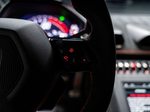 Used 2021 Lamborghini Huracan STO RWD image 61