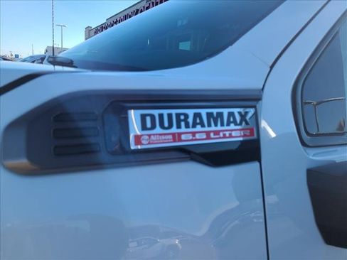 Used 2025 GMC Sierra 2500 AT4X image 6