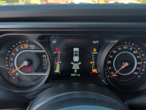 Used 2025 Jeep Gladiator Rubicon AWD/4WD image 17