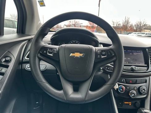 Used 2022 Chevrolet Trax LS w/ Tint and Cruise Package image 29