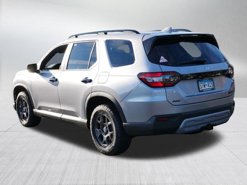 Certified 2025 Honda Pilot TrailSport image 5