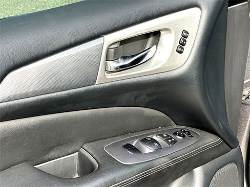 Used 2018 Nissan Pathfinder SL w/ Midnight Edition Package image 11