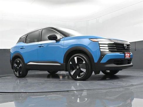 Certified 2025 Nissan Kicks SR FWD image 28