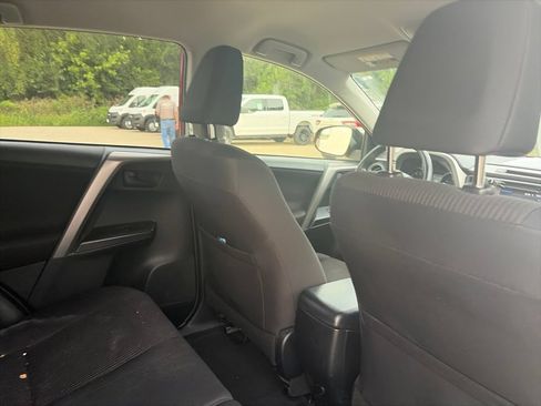 Used 2017 Toyota RAV4 LE w/ Carpet Mat Package AWD/4WD image 13