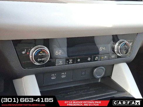 New 2025 Mitsubishi Outlander SE image 11