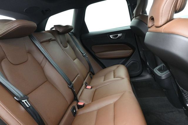 Used 2024 Volvo XC60 B5 Plus w/ Protection Package Premier AWD/4WD image 32