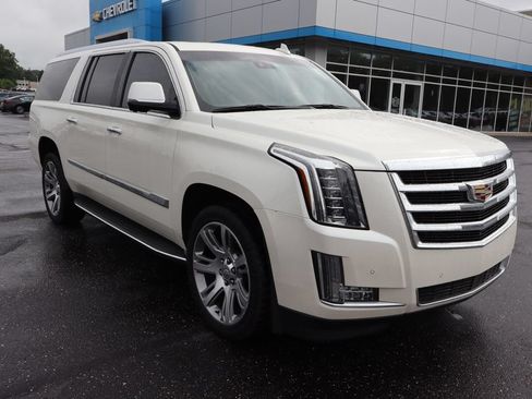 Used 2015 Cadillac Escalade ESV Luxury AWD/4WD image 2