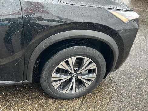 Used 2023 Nissan Rogue SV image 16