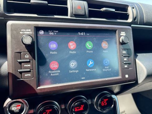 Used 2024 Toyota GR86 Premium image 12