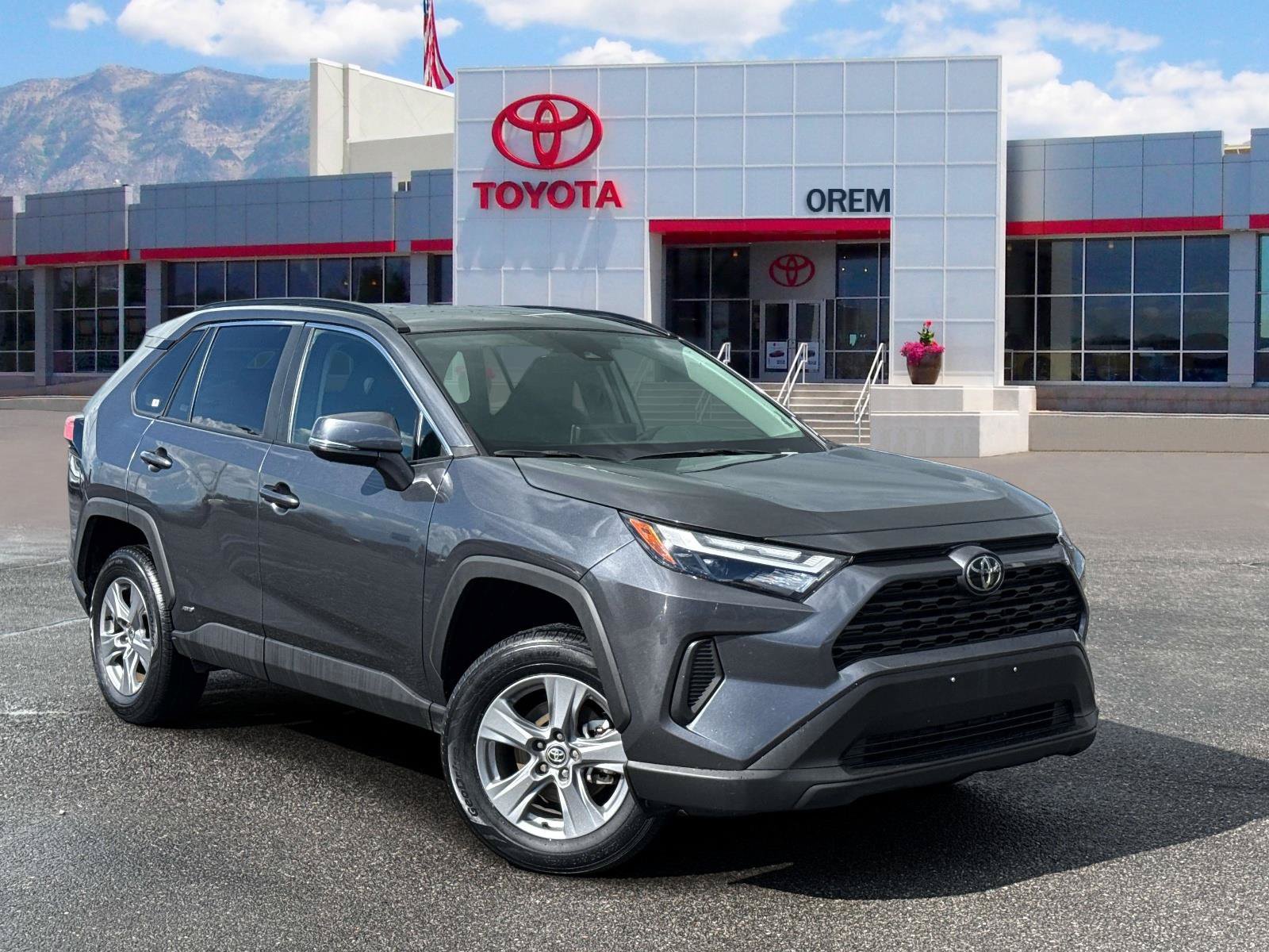 Used 2025 Toyota RAV4 XLE AWD/4WD image 1