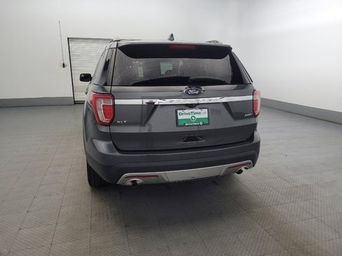 Used 2017 Ford Explorer XLT image 6