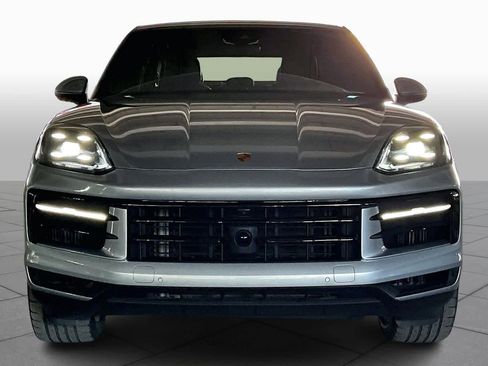 Used 2024 Porsche Cayenne image 3