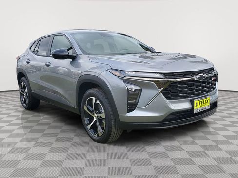 New 2026 Chevrolet Trax RS w/ Sunroof Package image 2