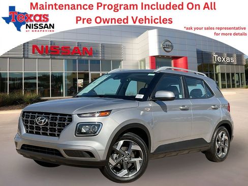 Used 2025 Hyundai Venue SEL image 1