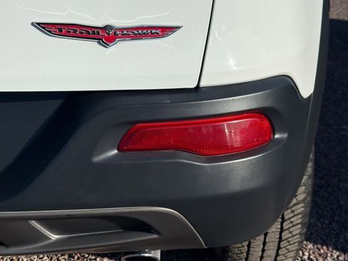 Used 2016 Jeep Cherokee Trailhawk w/ Comfort/Convenience Group image 14