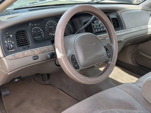 Used 1999 Ford Crown Victoria RWD image 32