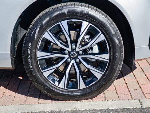 Used 2025 Volvo XC60 B5 Core AWD/4WD image 10