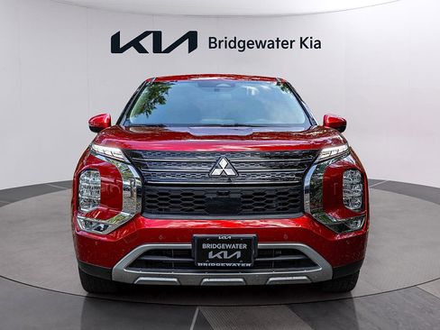 Used 2024 Mitsubishi Outlander AWD image 3