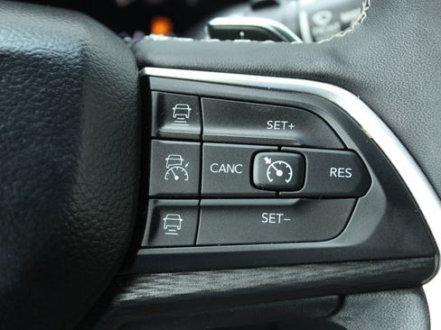 Used 2023 Jeep Grand Cherokee Altitude AWD/4WD image 34