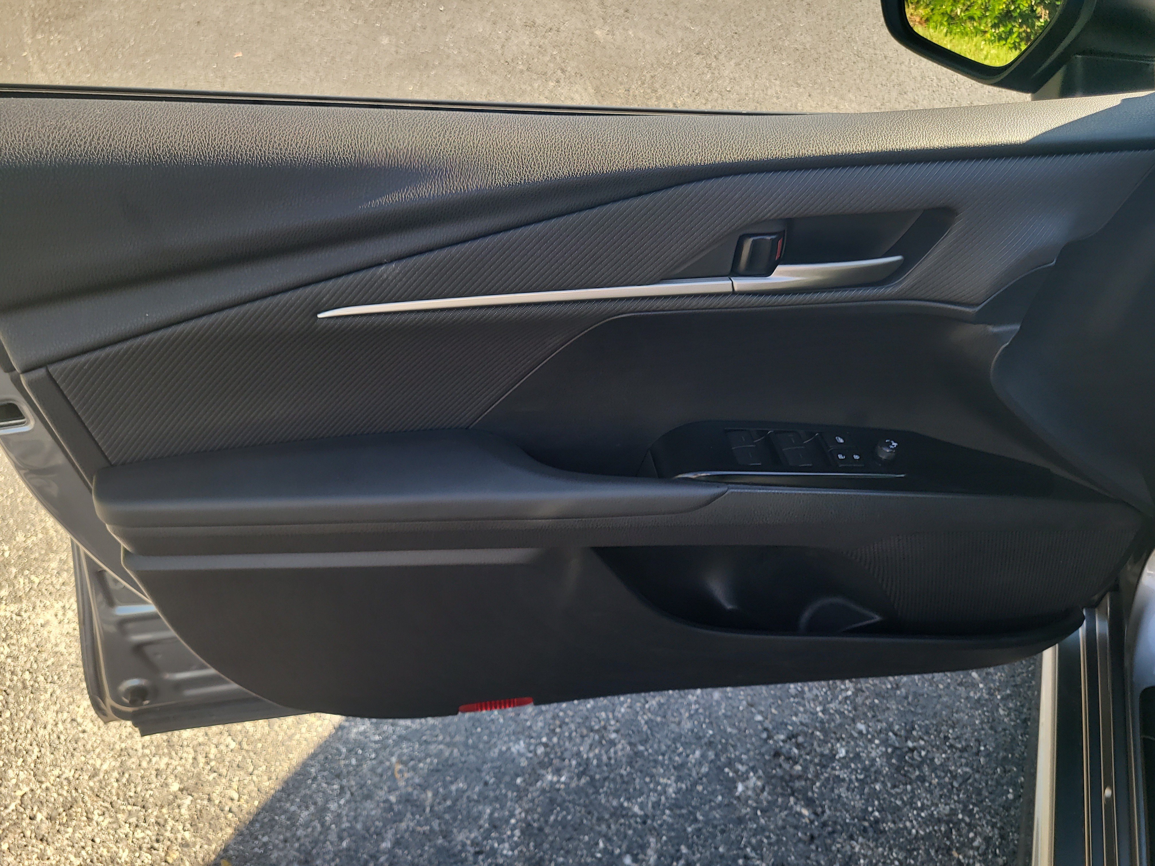 Used 2025 Toyota Camry SE w/ Multimedia Upgrade Package FWD image 16