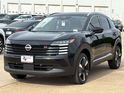 New 2026 Nissan Kicks SR w/ SR Premium Package image 4