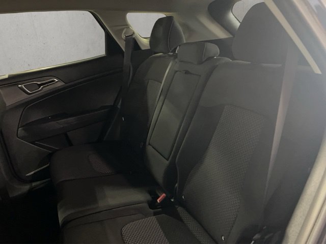Used 2023 Kia Sportage LX AWD/4WD image 4