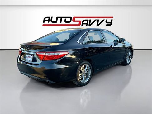 Used 2016 Toyota Camry SE image 7