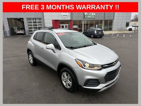 Used 2020 Chevrolet Trax LT w/ LT Convenience Package FWD image 1