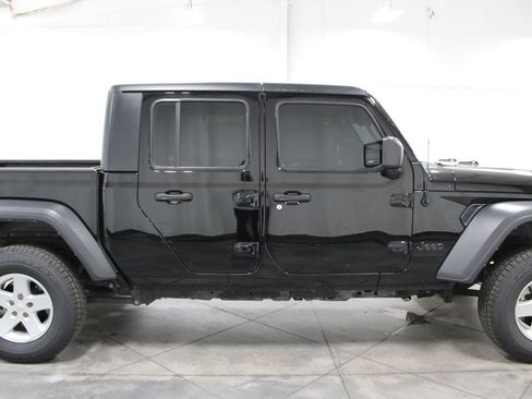 Used 2023 Jeep Gladiator Sport image 11