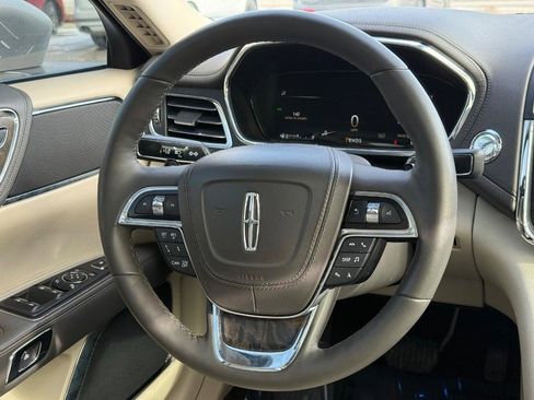 Used 2019 Lincoln Continental Select w/ Continental Climate Package image 9