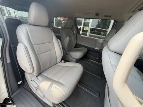 Used 2016 Toyota Sienna XLE w/ Outdoor Package AWD/4WD image 17