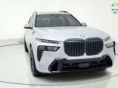 Used 2025 BMW X7 xDrive40i w/ Executive Package AWD/4WD image 2
