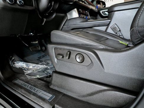 Used 2022 Chevrolet Suburban Z71 AWD/4WD image 16
