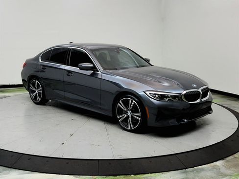Used 2020 BMW 330i Sedan w/ Convenience Package RWD image 3