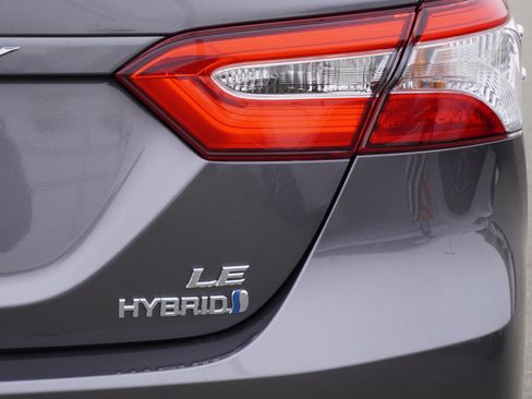 Used 2019 Toyota Camry LE image 11