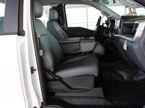 Used 2025 Ford F250 XL AWD/4WD image 25