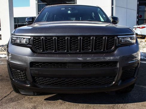 Used 2024 Jeep Grand Cherokee L Laredo image 2