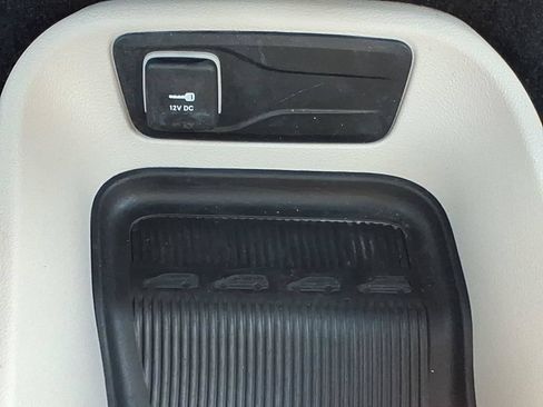 Used 2023 Chrysler Pacifica Touring-L FWD image 20