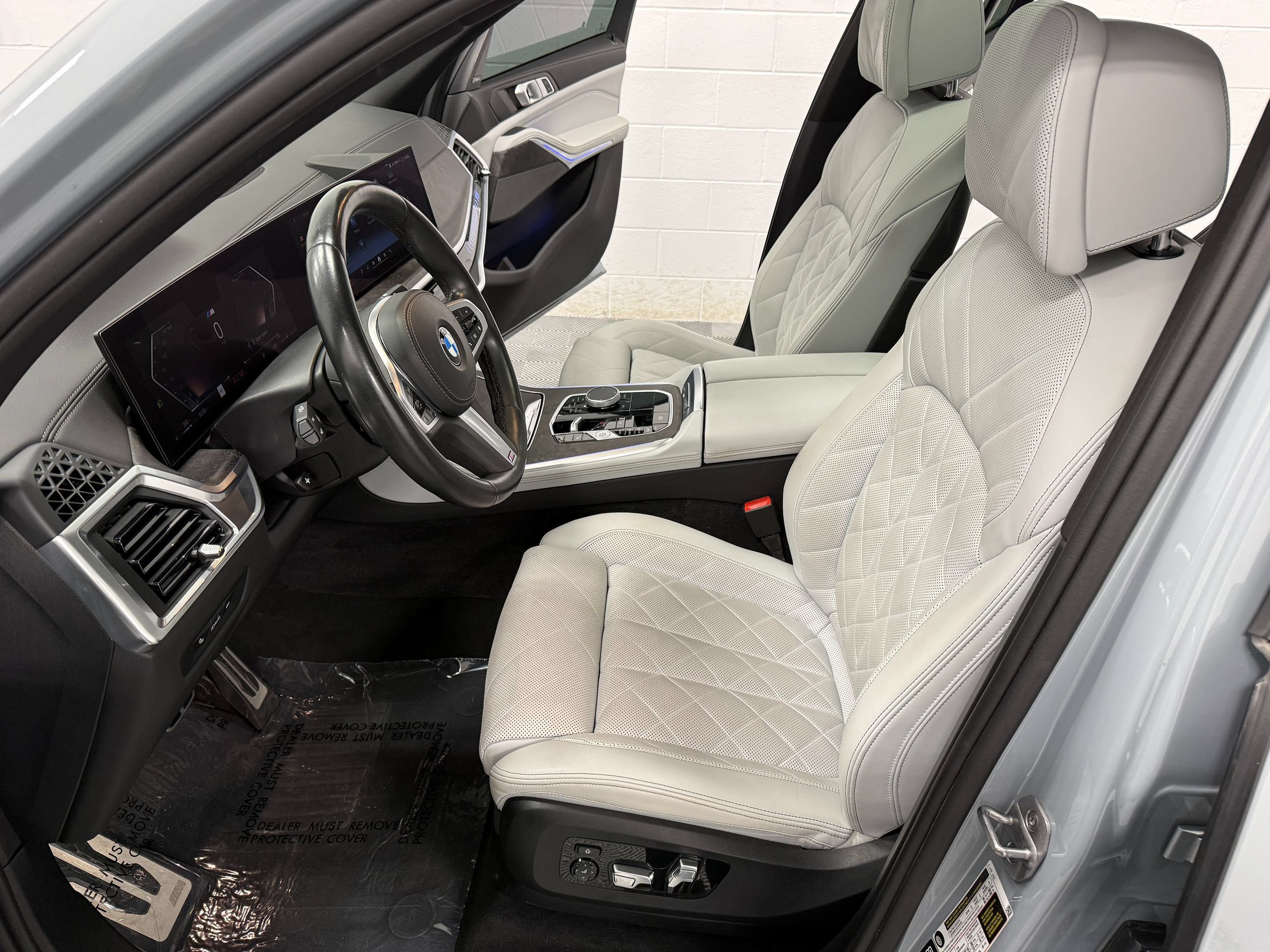 Used 2024 BMW X5 xDrive40i w/ M Sport Package AWD/4WD image 14