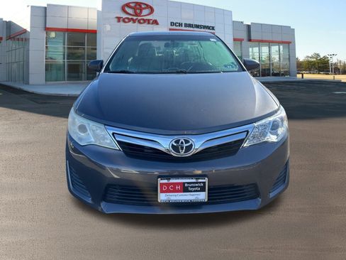 Used 2014 Toyota Camry LE image 2