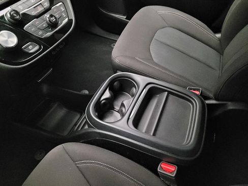 Used 2022 Chrysler Pacifica Touring AWD/4WD image 26