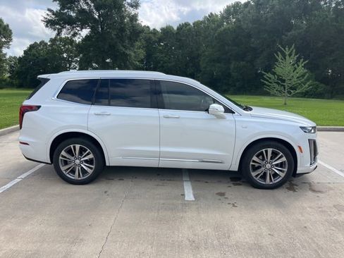 Used 2024 Cadillac XT6 Premium Luxury w/ Technology Package FWD image 10