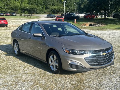 Used 2024 Chevrolet Malibu LT FWD image 3