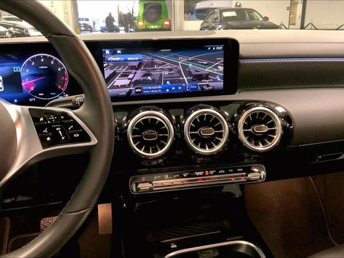 Used 2025 Mercedes-Benz CLA 250 image 6