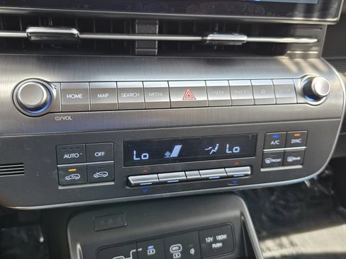 Used 2024 Hyundai Kona Limited FWD image 17