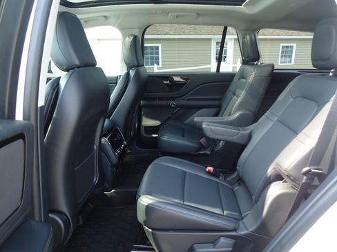 Used 2026 Lincoln Aviator AWD w/ Jet Appearance Package image 13