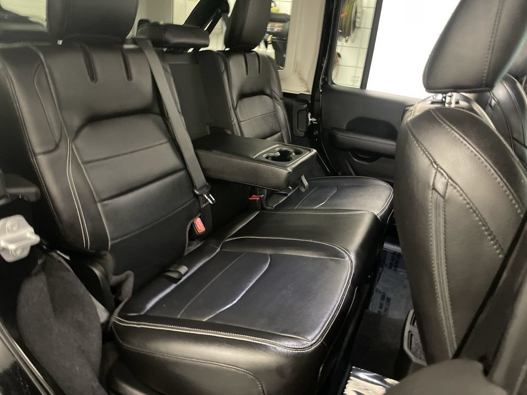 Used 2021 Jeep Wrangler Unlimited Sahara w/ Cold Weather Group AWD/4WD image 20