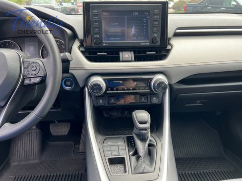 Used 2022 Toyota RAV4 XLE w/ Convenience Package AWD/4WD image 16