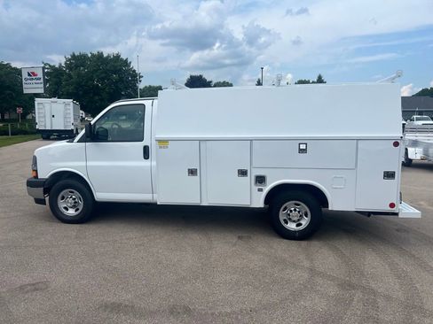 New 2025 Chevrolet Express 3500 w/ Power Convenience Package RWD image 4